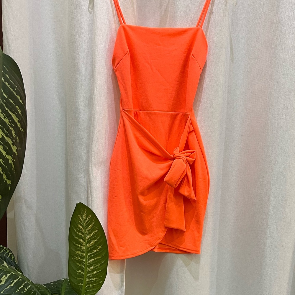 BRAND NEW Windsor Tie Wrap Coral Mini Dress Size Small